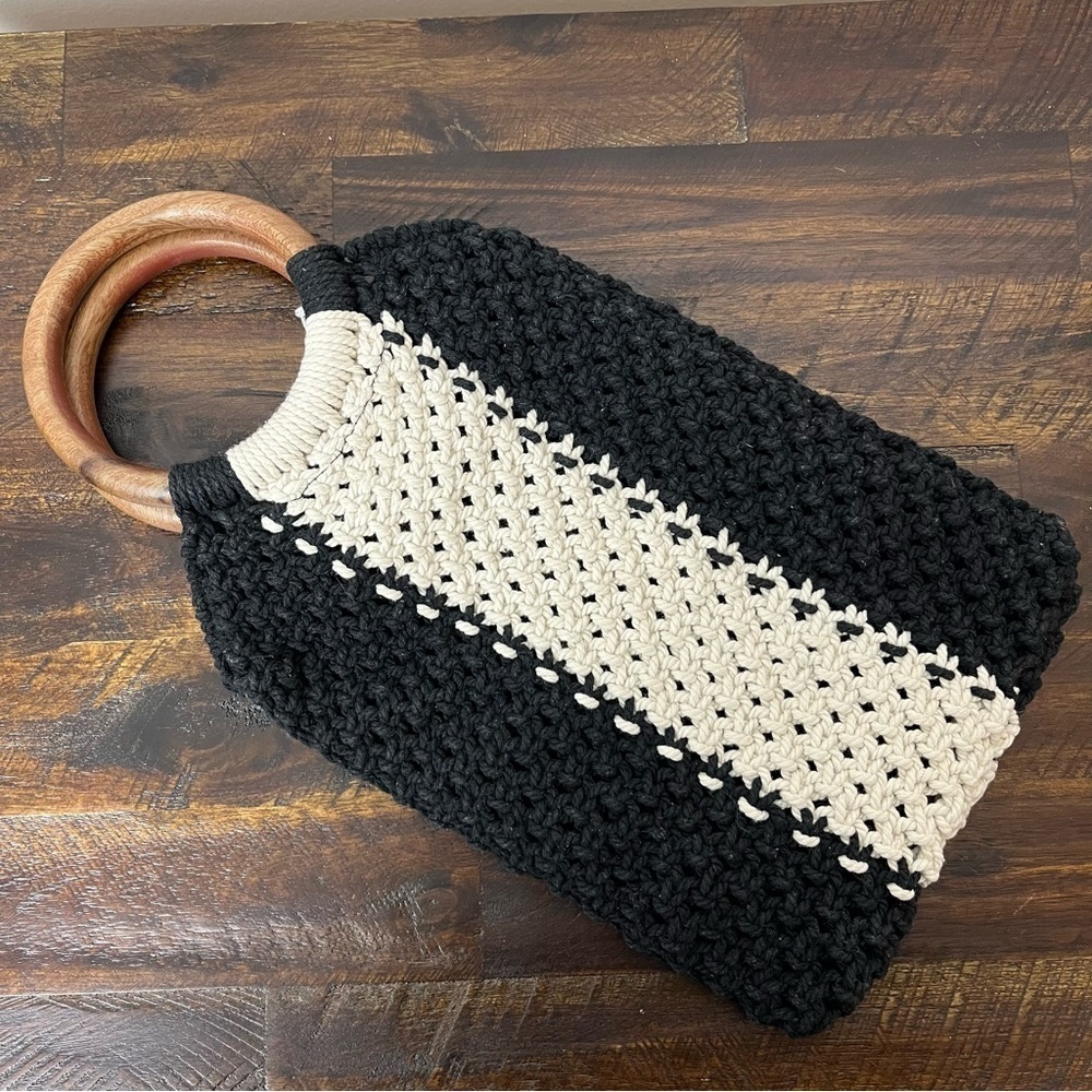 Laude the Label. Black and Ivory 100% Cotton Macrame Bag. Wine Carry. NWT #379 - Picture 2 of 6